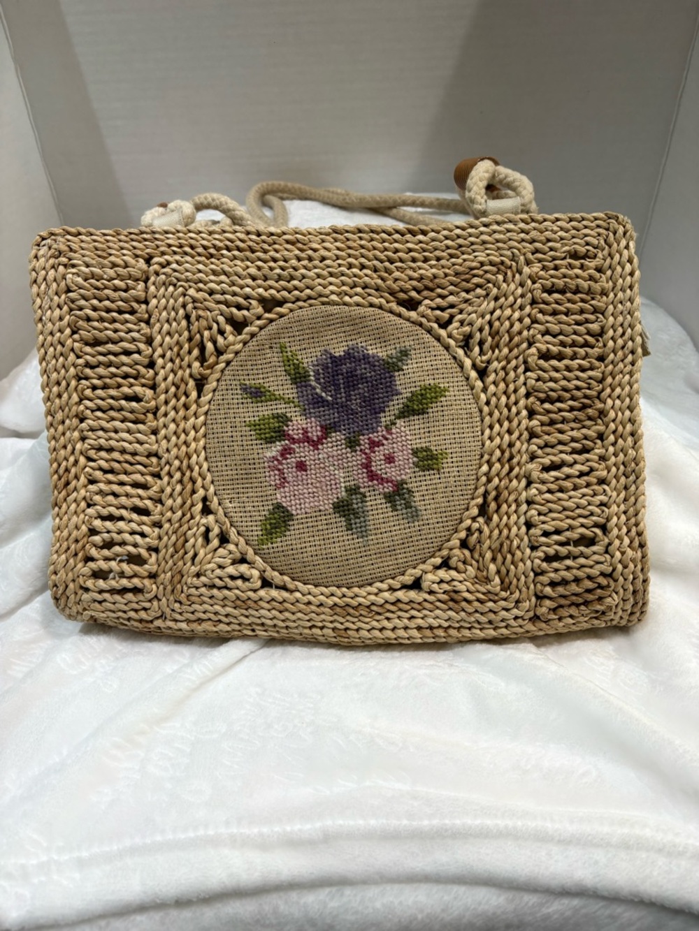 Natural Straw Crossbody Bag w/Floral Needlepoint Beach/garden party vibe!